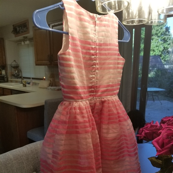 Adorable pink and white striped dress - Picture 2 of 4